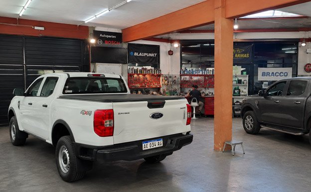 Interior del taller EquipTeam en Rosario