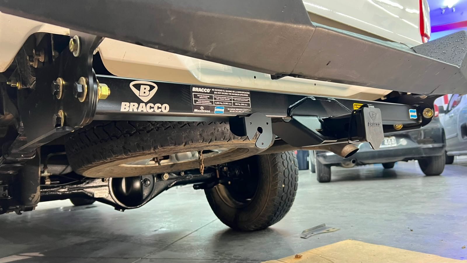 Detalle del enganche BRACCO bajo el paragolpes